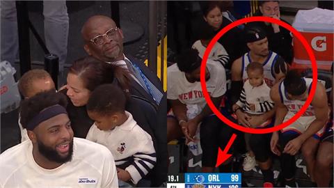 NBA(影)／邊顧小孩邊拿雙十！尼克哈特「板凳席上幫忙抱隊友嫩童」網讚：最佳團隊