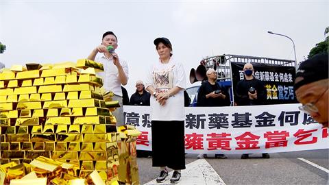 上千民眾凱道抗議敲響鐵碗　高喊政府別當坐擁黃金的乞丐
