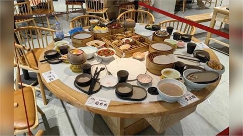 餐廳留「明星吃剩的菜」供打卡拍照！放整晚「滿桌是蟲」挨轟⋯店家道歉了