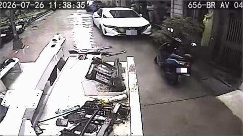 家人過世接回家... 門口被停車阻路 家屬報警拖吊處理