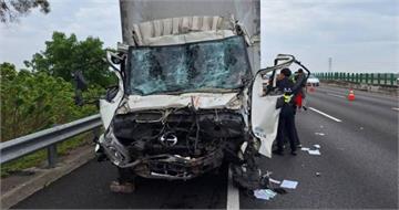 驚悚一幕！國3大貨車高速猛撞砂石車　39歲男送醫搶命仍不治
