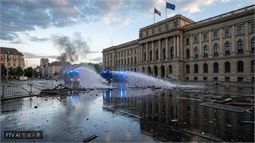 阿爾巴尼亞學生抗議爆衝突　教育部與鄰近銀行驚傳起火