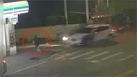 彰化重大車禍! 超車失當連撞4車 肇事車再撞飛路人