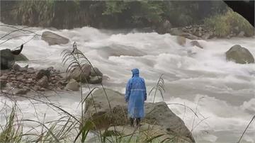 闖金山八煙野溪溫泉禁區泡湯！女失足落水遭沖走