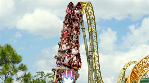 慎入／魂斷環球影城！輪椅男玩雲霄飛車「遭甩來甩去」爆頭慘死　驚悚過程流出