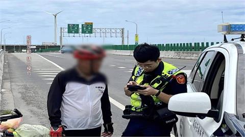 香港八旬翁單車環島成「驚魂記」　誤闖快速道路被警攔下協助護送