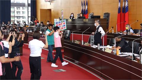 中市府拒絕提供預算資料　綠議員怒包圍副市長