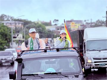 快新聞／罷免倒數24小時拚了！　鄭宇恩冒雨車掃喊：昨天蘇巧慧也是風雨無阻