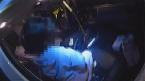 男駕駛突心肌梗塞癱軟駕駛座　車上6歲女童機警救命