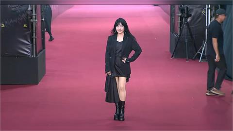 快新聞／唐綺陽走金鐘紅毯大秀「鉛筆腿」　全網驚豔：超美的！