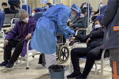 最慘過年！中國疫情嚴峻「1物全賣光」葬禮裝飾需求增3倍