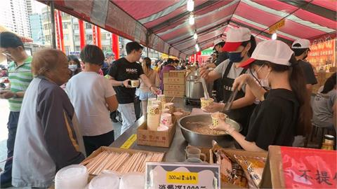 天公生！玉皇宮發3萬份萬壽麵　高雄關帝廟連發15天平安麵