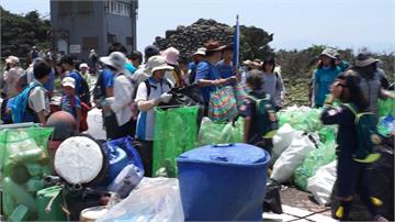 基隆嶼慘淪「垃圾島」 清出逾1噸廢棄物