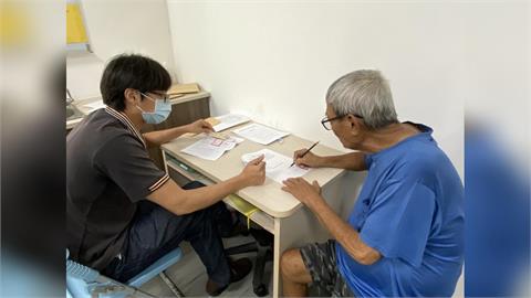 快新聞／高齡換照下修至70歲！新制5/31上路　設2年緩衝期