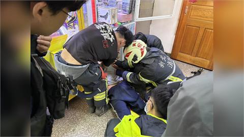 快新聞／傻眼！新北男頭卡娃娃機內　疑想偷竊反被困