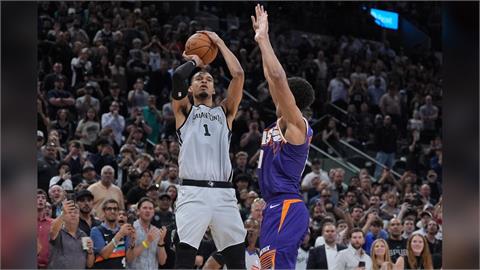 NBA(影)／「斑馬」1.1秒演出生涯首度致命一擊 ！馬刺睽違6年進軍季後賽