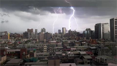快新聞／雷公報到！北台灣3縣市大雷雨警戒　雨彈狂炸1小時
