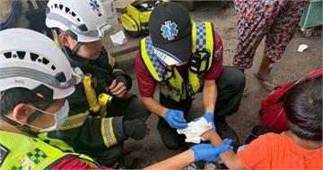 5歲童手伸高速運轉檳榔機驚險卡死　消防急倒轉救命脫困