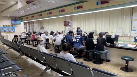 遲繳健保費被收滯納金！　婦稱「沒收繳費通知」大鬧健保局