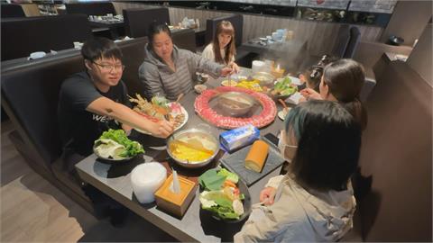 餐飲業者搶搭母親節商機　業者贈米其林級生乳捲、母親節卡片