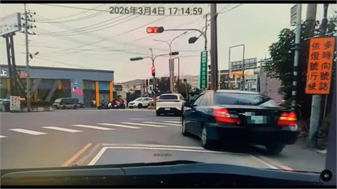 被檢舉闖紅燈發文「只是紅燈右轉」　嘉義里長討拍挨轟：違規仔話這麼多？