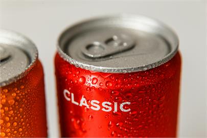只要10分鐘常溫飲料「瞬間降溫」秒冰涼！網友實測超狂「濕紙巾神招」