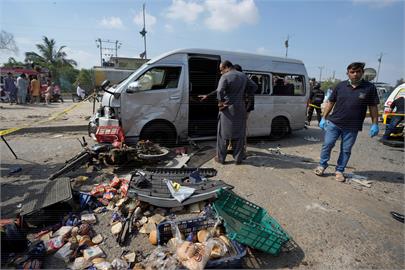 快新聞／巴基斯坦「日本人座車」遇自爆攻擊1傷送醫！　車輛炸凹玻璃全碎