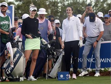 高爾夫(影)／WNBA當紅年度新人Clark　參加LPGA配對賽球后大讚揚