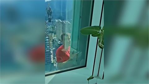 快新聞／Alex爬101路過辦公室　德國在台協會臉書神回「辦簽證其實可以搭電梯」