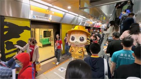 高捷春節推「蜜柑萌虎號」彩繪列車 再加碼超人力霸王列車