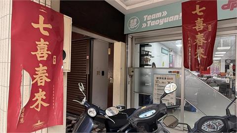 過年行兇！賴蕭春聯「年初一遭人割破」　黃瓊慧氣炸：報警處理