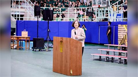 快新聞／驚喜現身北一女畢典！蔡英文贈3祝福　願學子「記得曾經同行的人」
