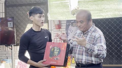 12強賽英雄張政禹回花蓮探親　談經典賽「為國義不容辭」