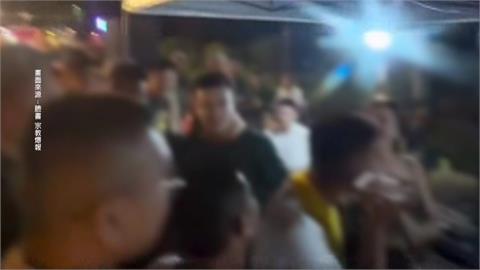 遶境變格鬥！　雲林斗六兩派陣頭神轎前大打出手