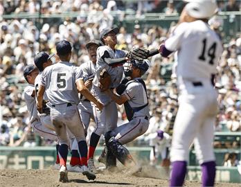 棒球（影）／「全校僅159人」京都國際首度封王　創下甲子園68年新紀錄