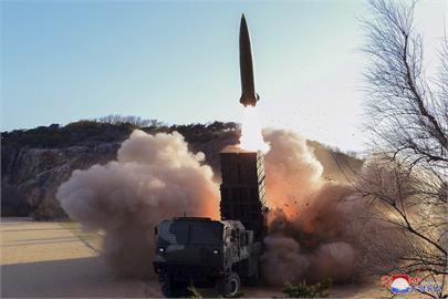 北朝鮮試射2枚飛行物！金正恩親自視導　南韓分析新武器類型