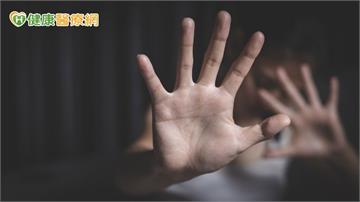 網路霸凌已成青少年全天候威脅！調查：近2成曾遭網暴、4成選旁觀