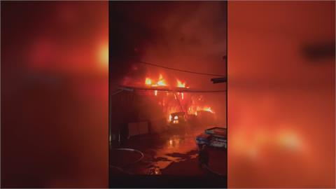 林口鐵皮工廠火災延燒三戶　幸下班時間無人受困、傷亡