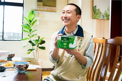 藝人浩子當里長？自曝愛搞笑但重視健康，天天喝一杯「綠綠的」