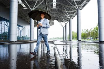 快訊／5縣市豪雨警戒！「雨彈」狂襲　今晚前嚴防！