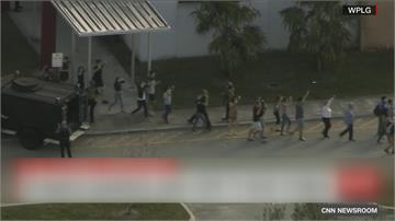 美國校園槍擊1死 高中生捨身救同學