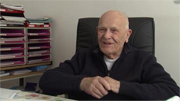 法國人瑞醫生身體力行 98歲堅持每週看診2次