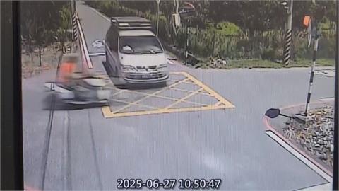 花蓮機車疑搶快撞車　騎士「連人帶車摔進田」多處傷