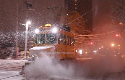 北海道發布今冬首波暴風雪警報　路面「積雪、結冰」交通事故頻傳