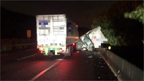 「撞」況頻傳！國３貨車自撞翻車　國１半夜傳２車禍、共１死２傷