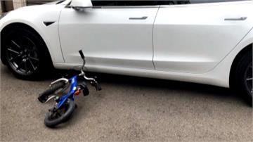 5歲男童騎車撞凹特斯拉 警方依程序實施酒測