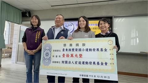 舉重女神郭婞淳回母校捐款　鼓勵學生善用資源追夢