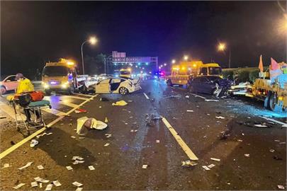 特斯拉與BMW國道撞工程車　事故釀1死2傷