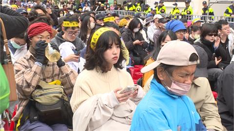 抗議藍白強闖爭議法案　青鳥上街頭怒吼人民之聲