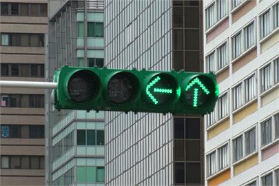 快新聞／機車「綠燈左轉」遭開罰！　中市議員陳雅惠：標準混亂、執法過當